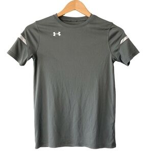 Under Armour boys medium top loose heat gear